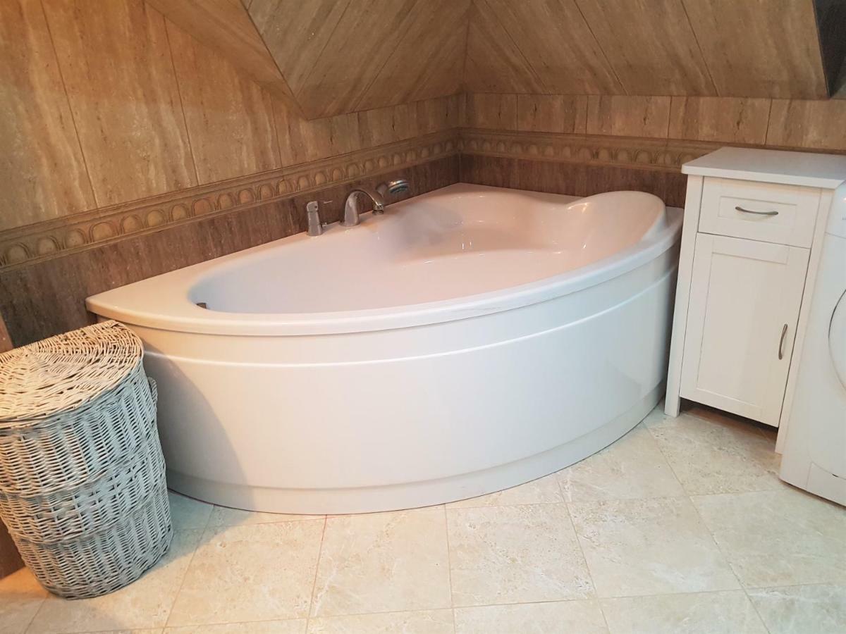 Dom Z Sauna I Jacuzzi- Na Wylacznosc Lub Pokoje Сероцк Экстерьер фото